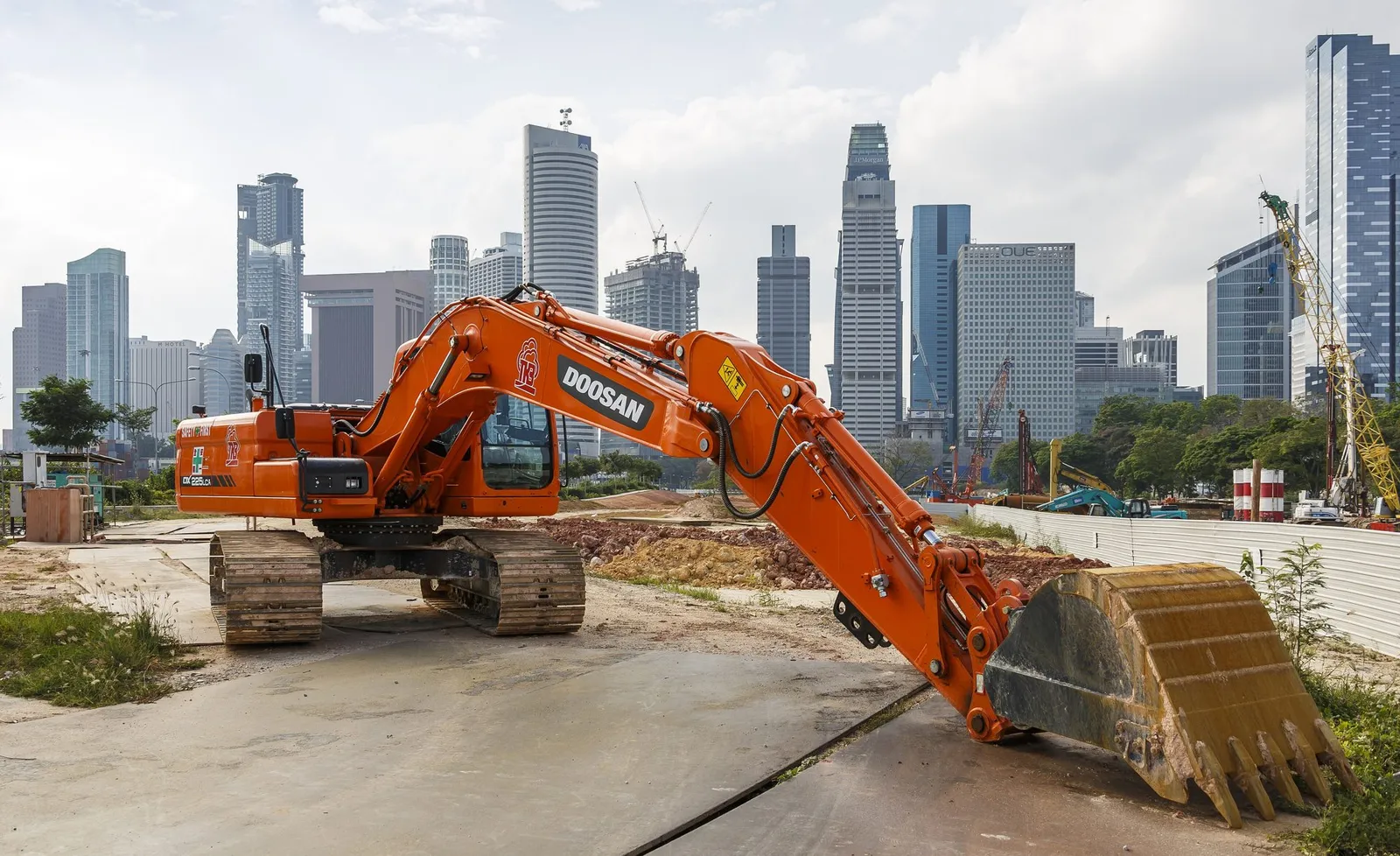 Doosan DX225 LCA